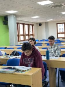 Аккредитация 8 studenty-uchatsya-v-prage