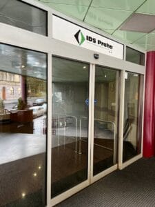 Аккредитация 13 vhod-v-ofis-best-school