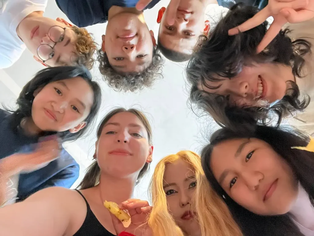 studenty v letnem lagere