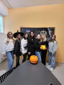 Українська загальноосвітня школа в центрі Праги 6 hellouin-ukrainczy