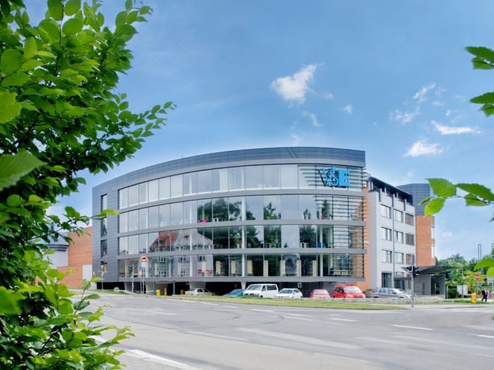 vyshcha shkola ekonomiky praha